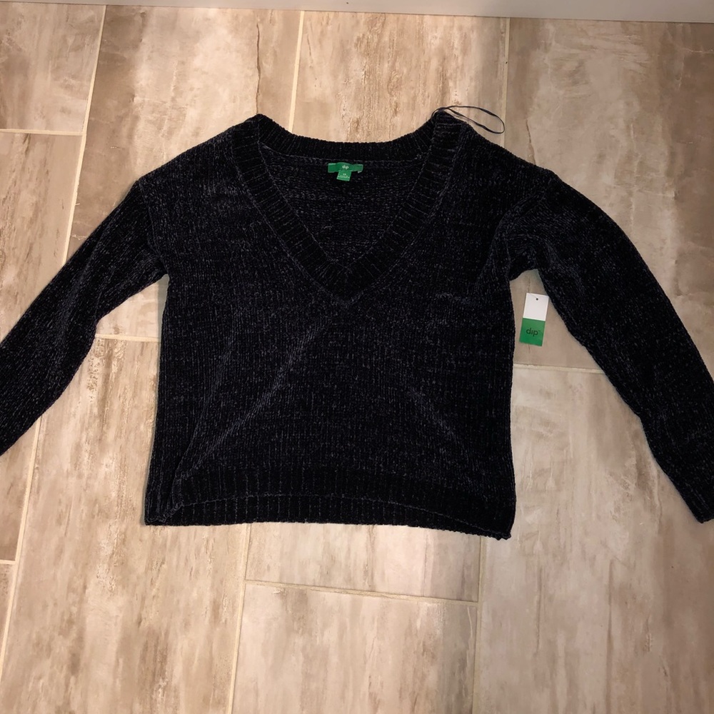 Black/Navy V-neck Sweater 🌟NWT 🌟